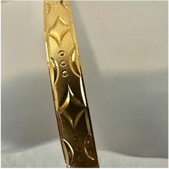 Gold plated patterned  bangle bracelet - Picture 3 of 8